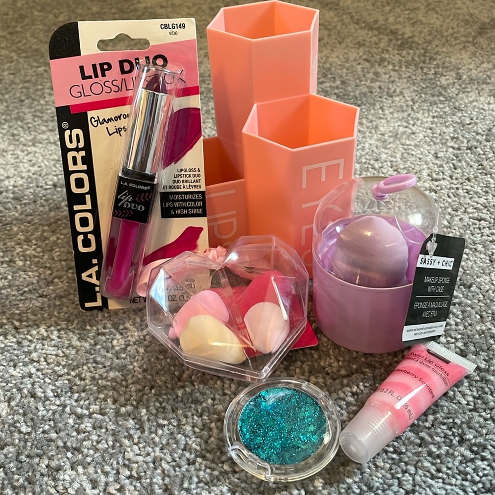 Makeup gift set- all NWT!